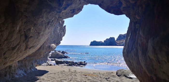 The-secret-beach-just-below-Yoga-Rocks-Crete-looking-out-to-the-sleepy-dragon