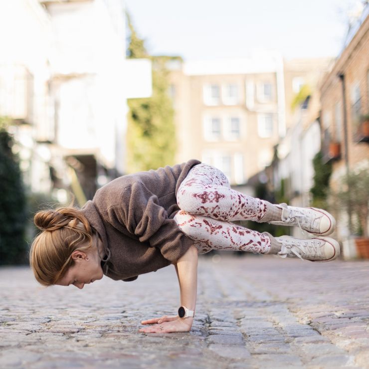 Gianna-hand-stands