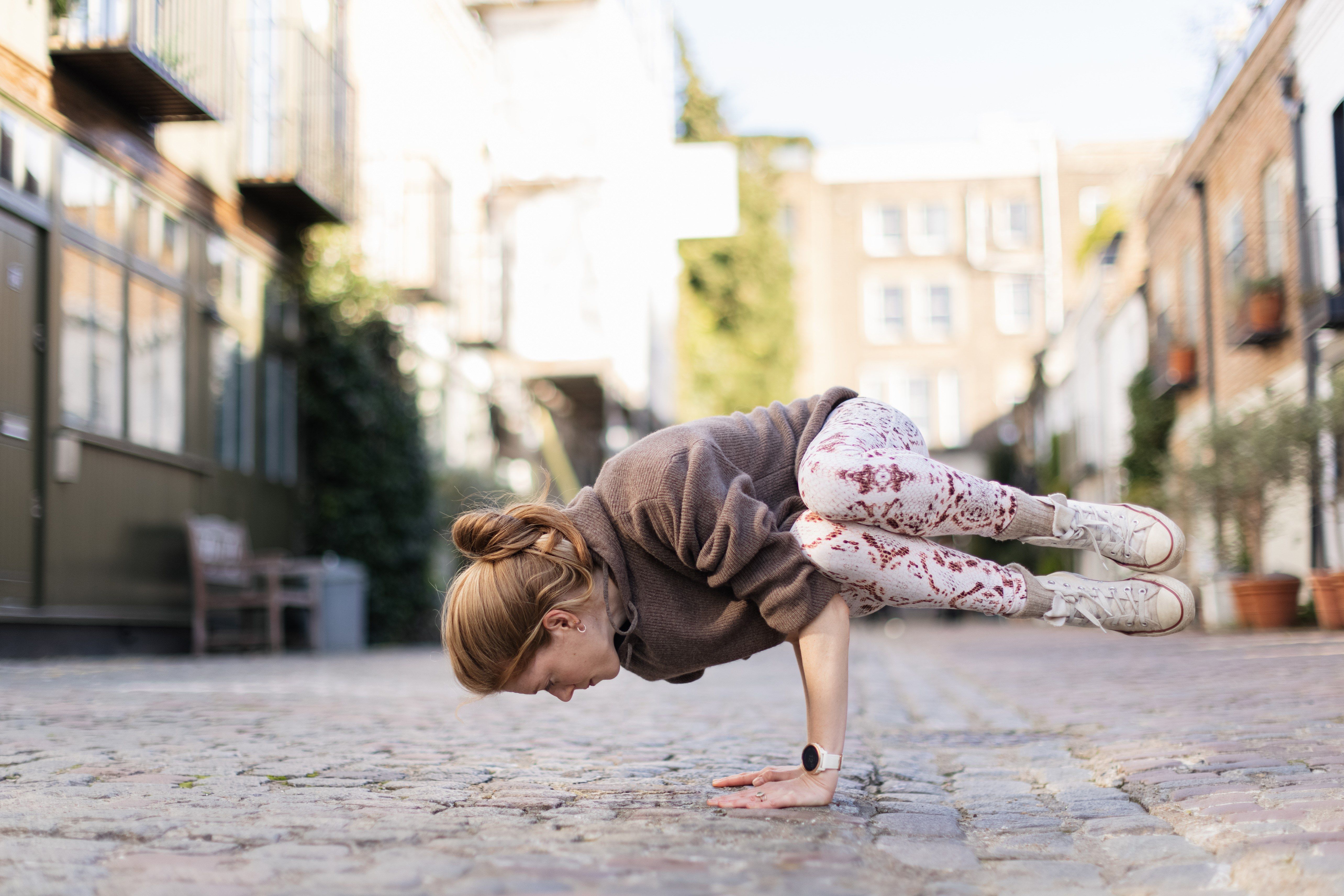 Gianna-hand-stands