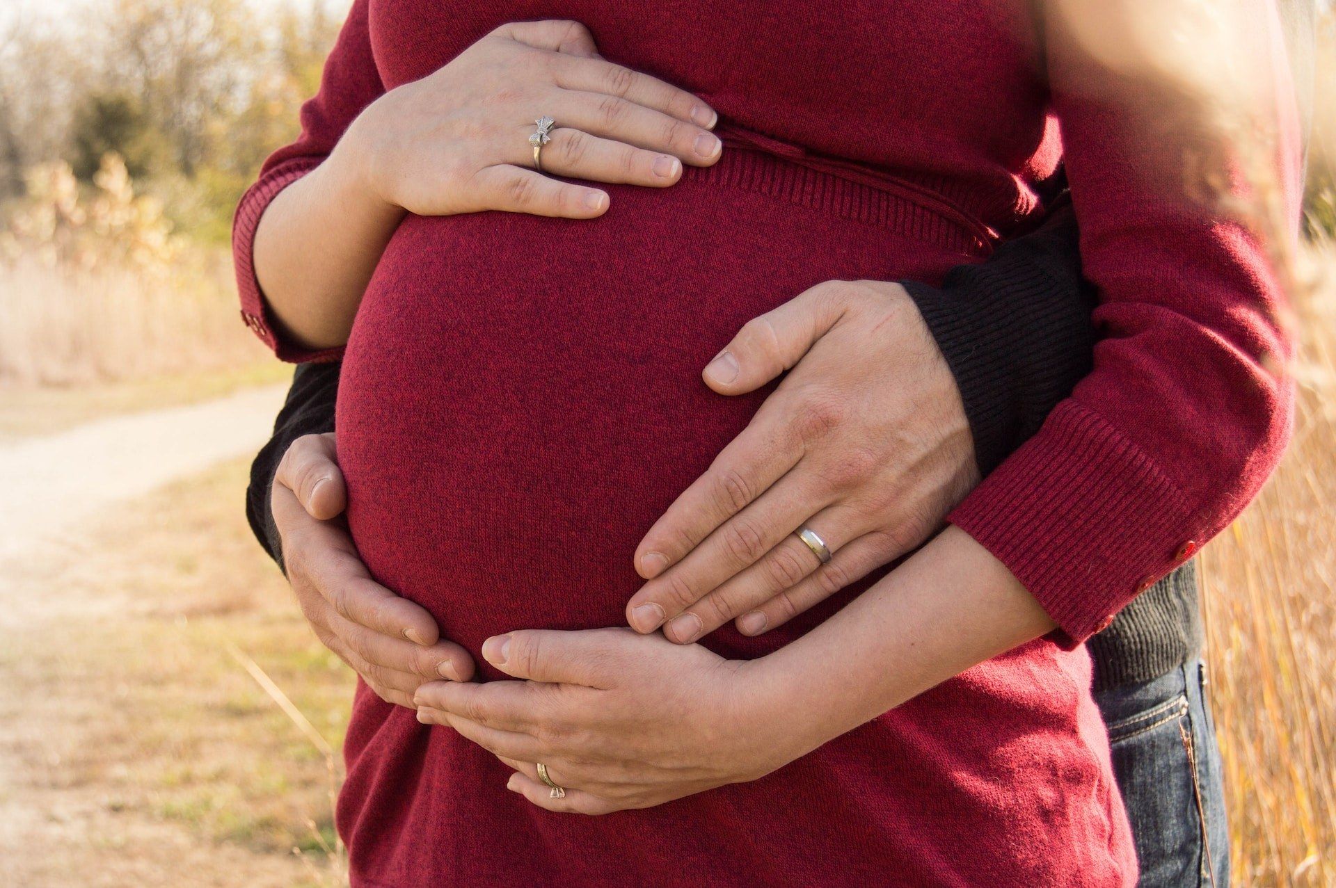 Pregnant-couple-unsplash