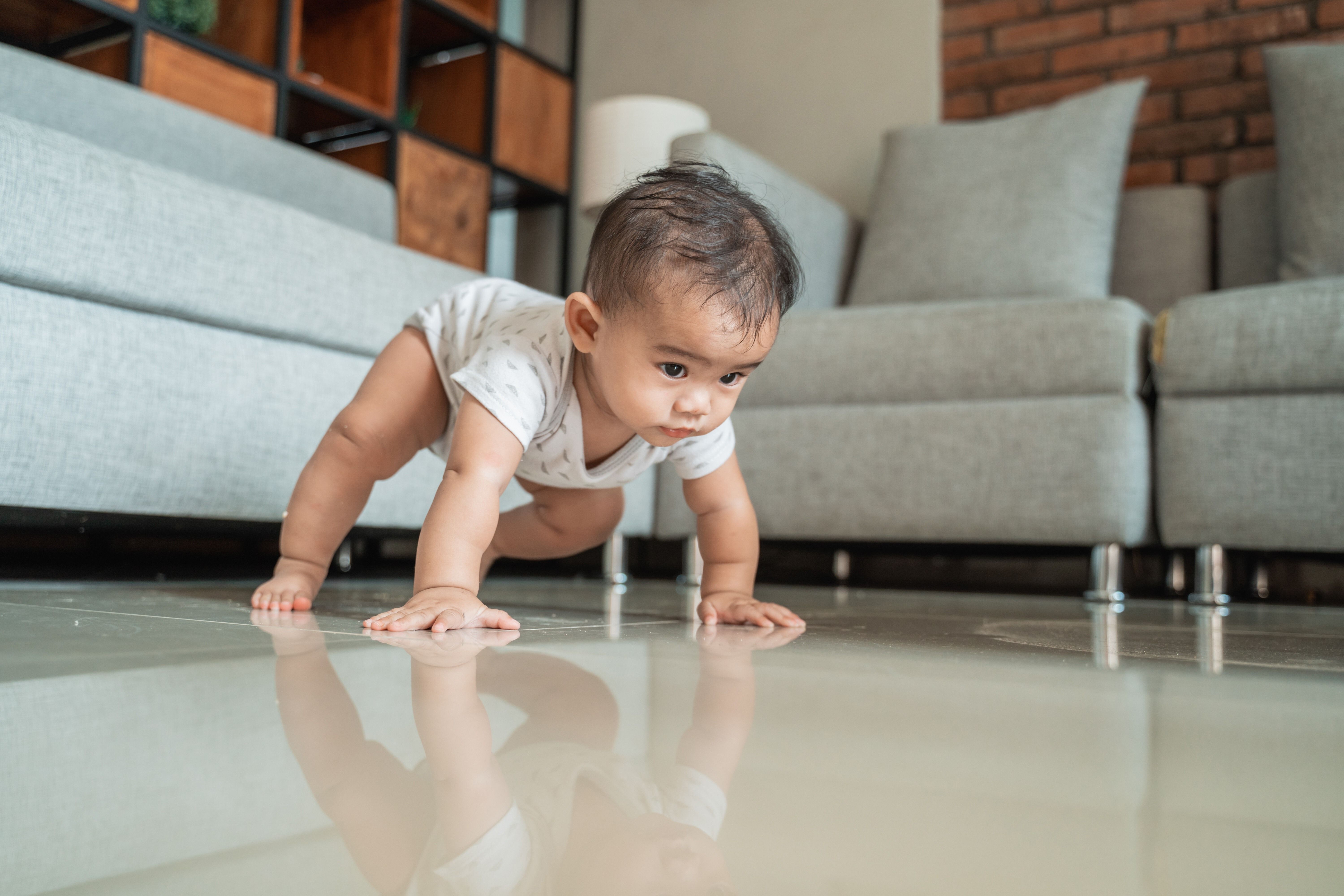 Baby-standing