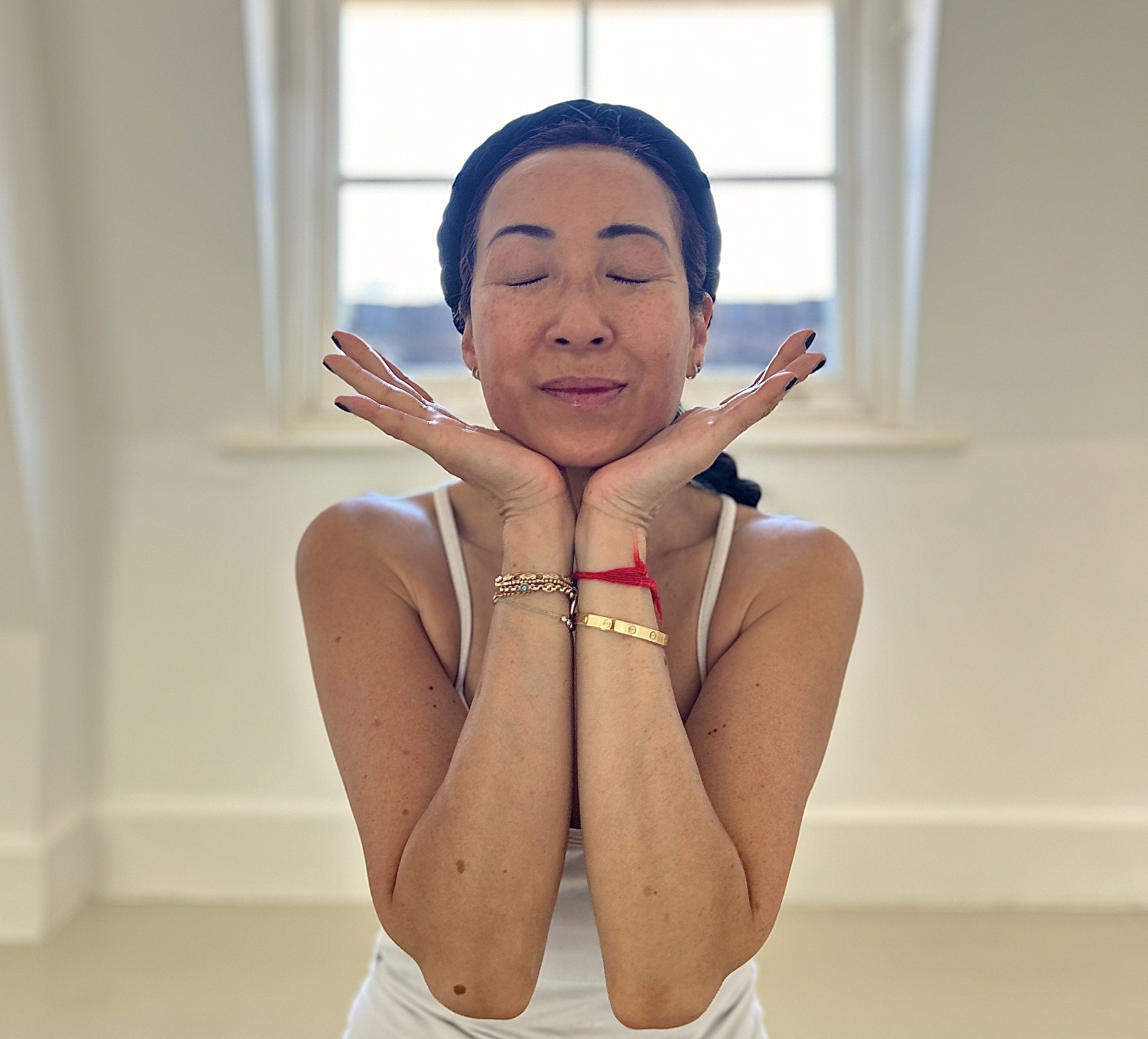 Sue Yen-bareface