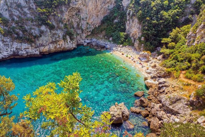 Pelion-Homes_Reteat-Tent-with-sea-view-optimised