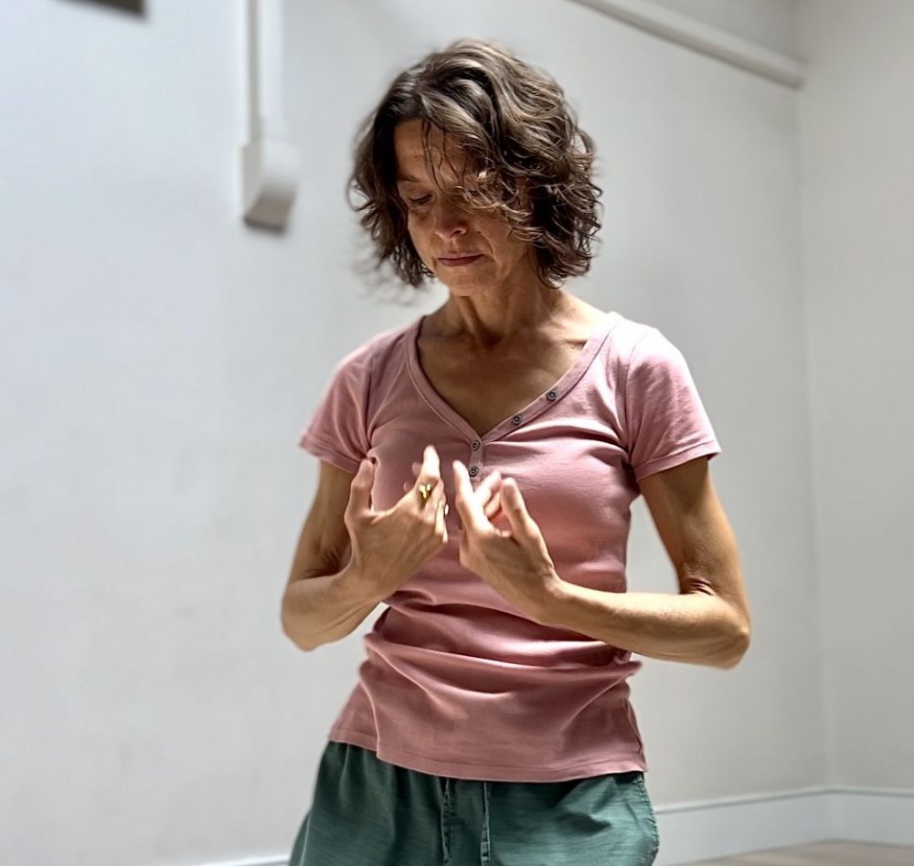 Luiza-qigong2-cropped