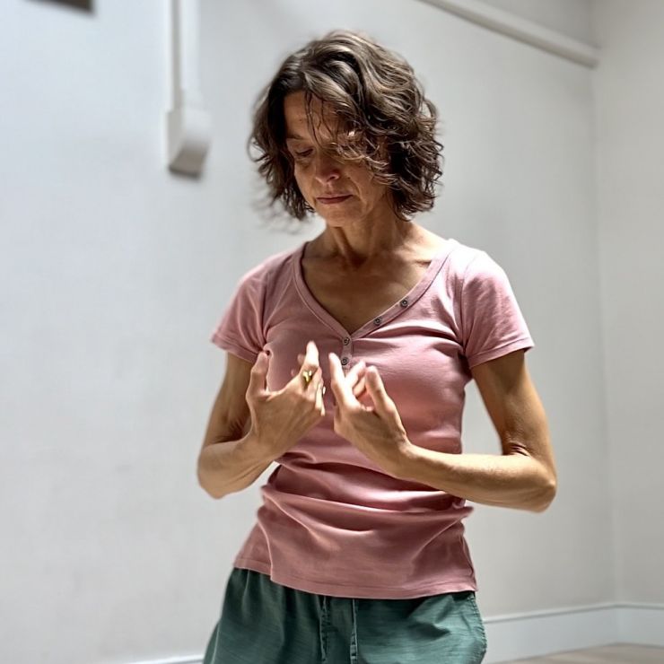 Luiza-qigong2-cropped