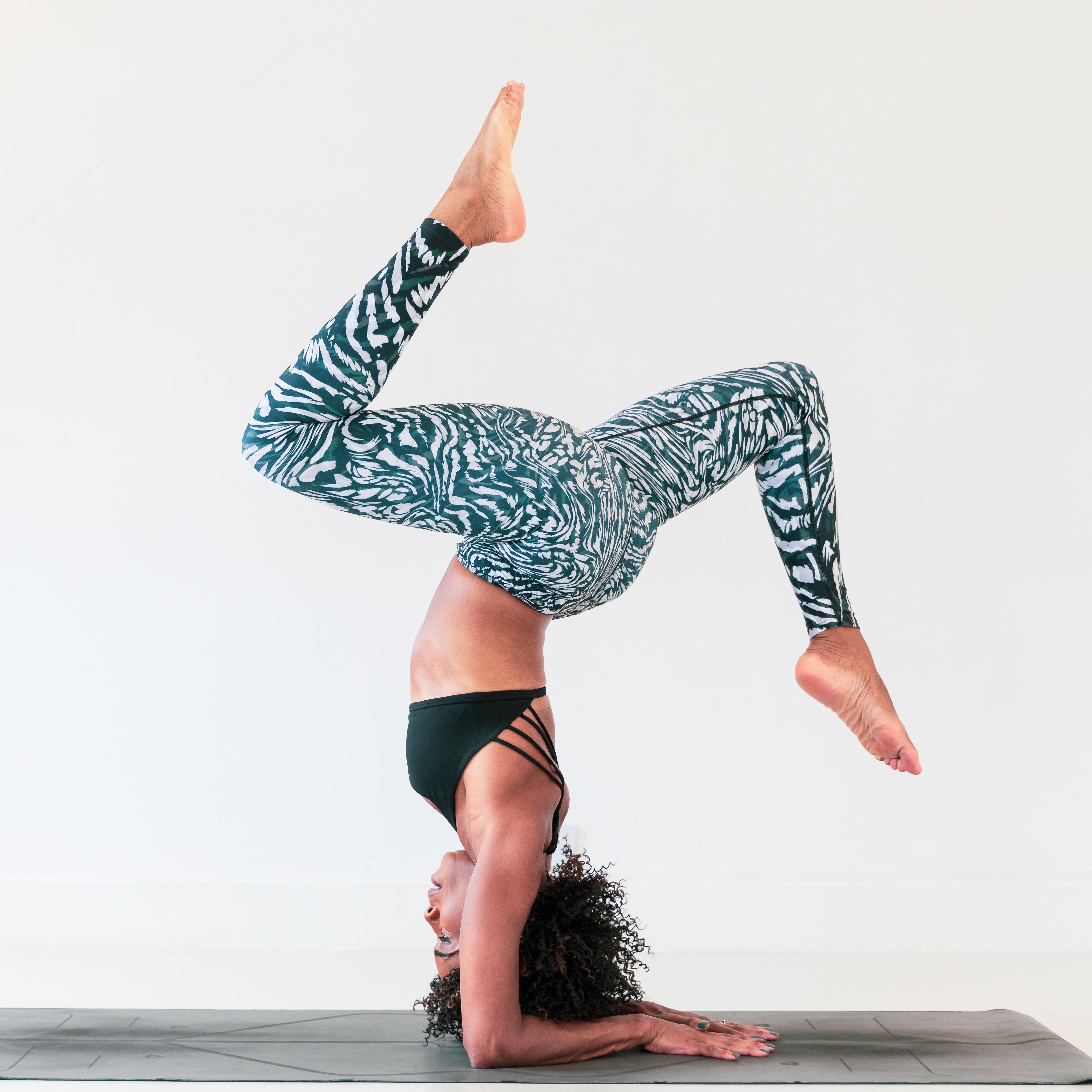 Marcia_headstand